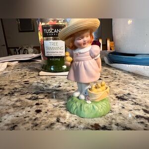 AVON Porcelain Figurine Easter Charm 1985 Girl with Ducklings Limited Edition 4”